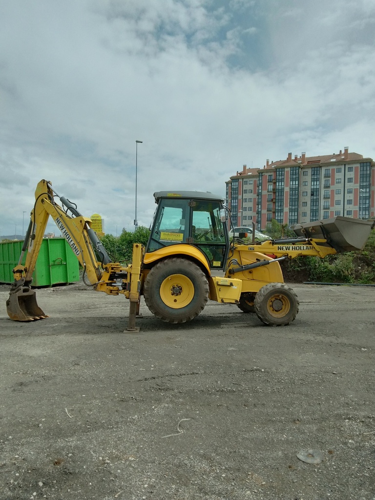 NEW HOLLAND LB95, 2007