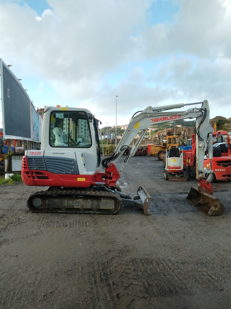 TAKEUCHI TB235, 2012