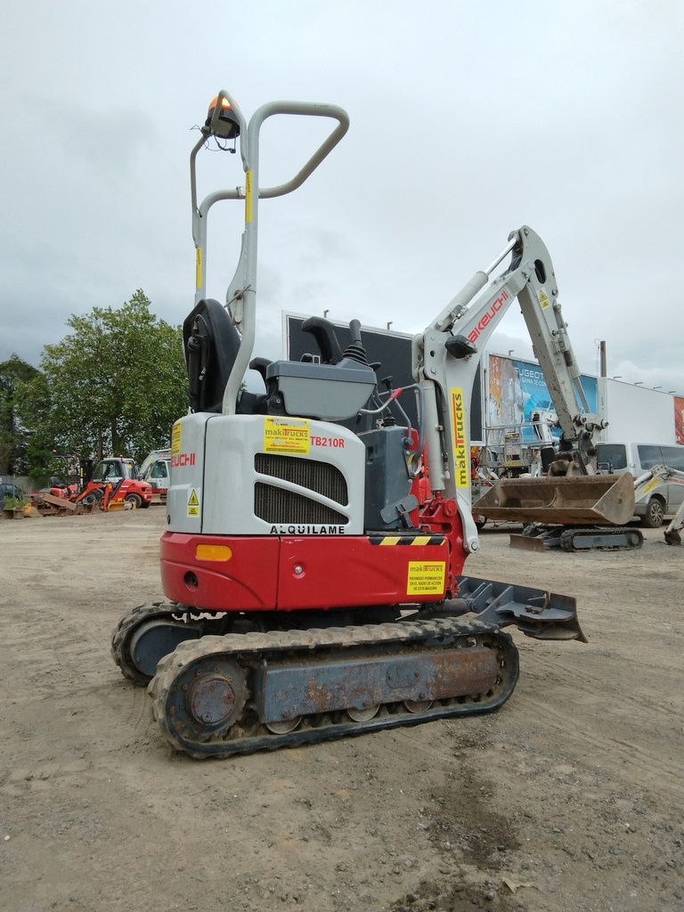 TAKEUCHI TB210R Nº 211000298