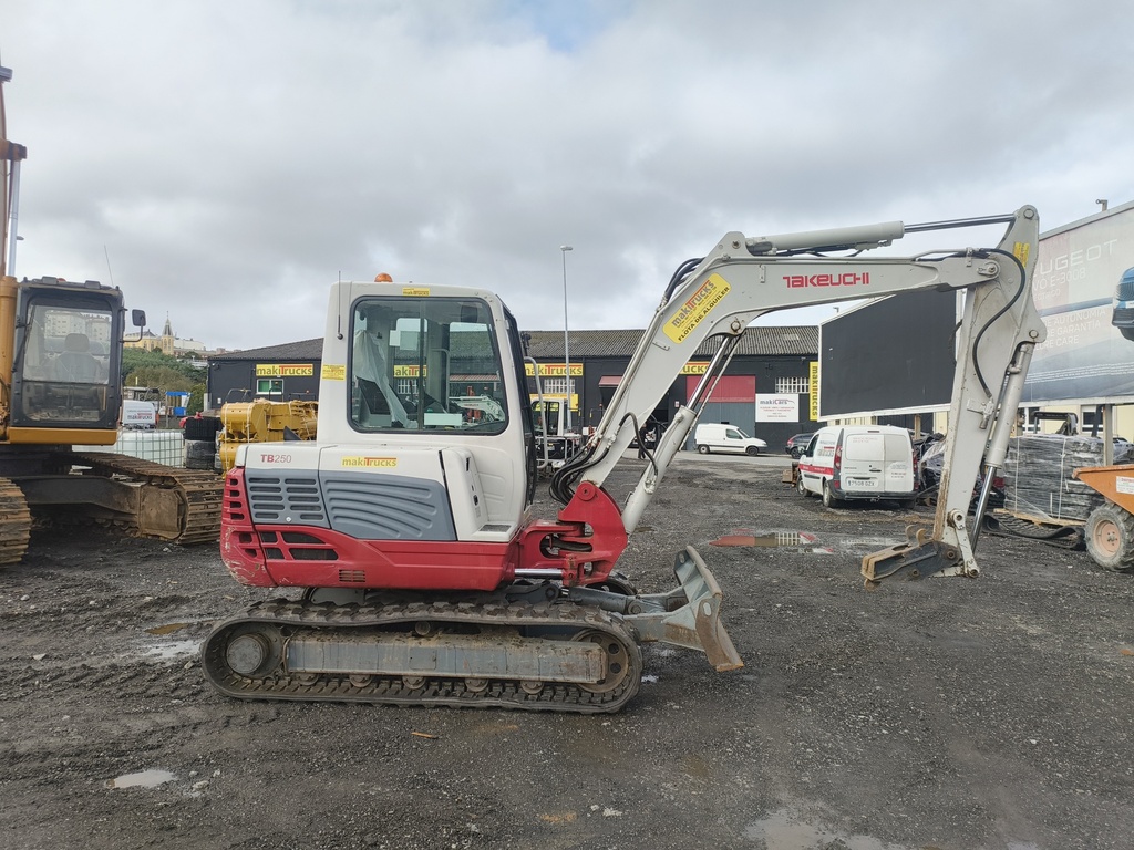 TAKEUCHI TB250, 2013