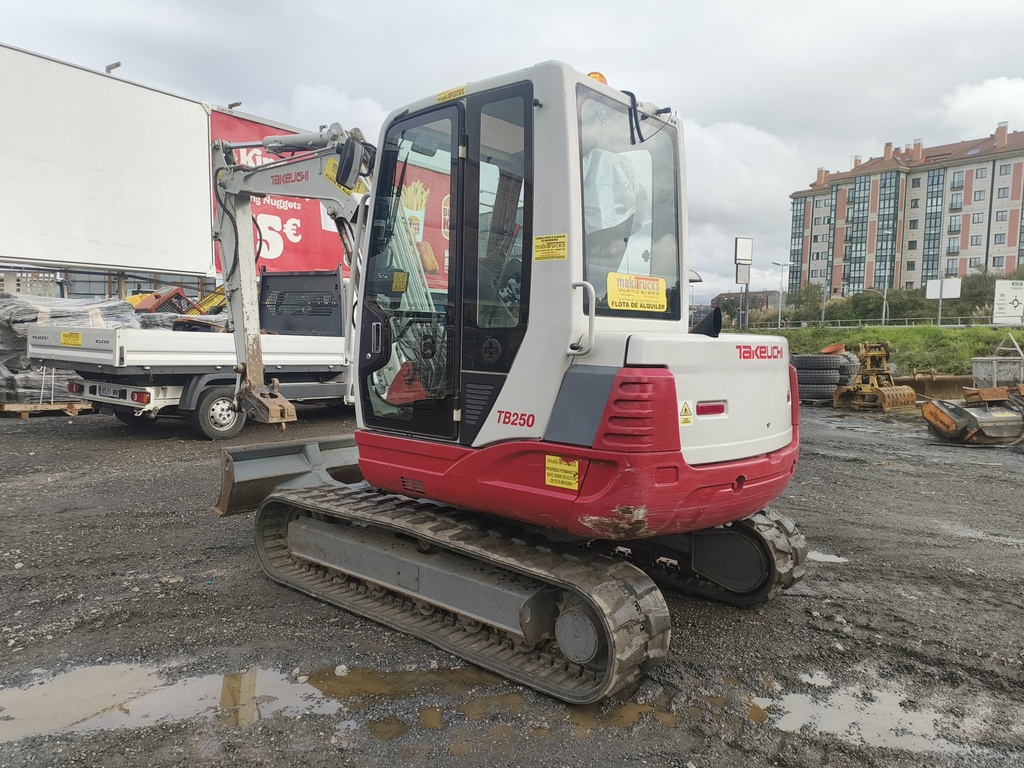 TAKEUCHI TB250, 2013