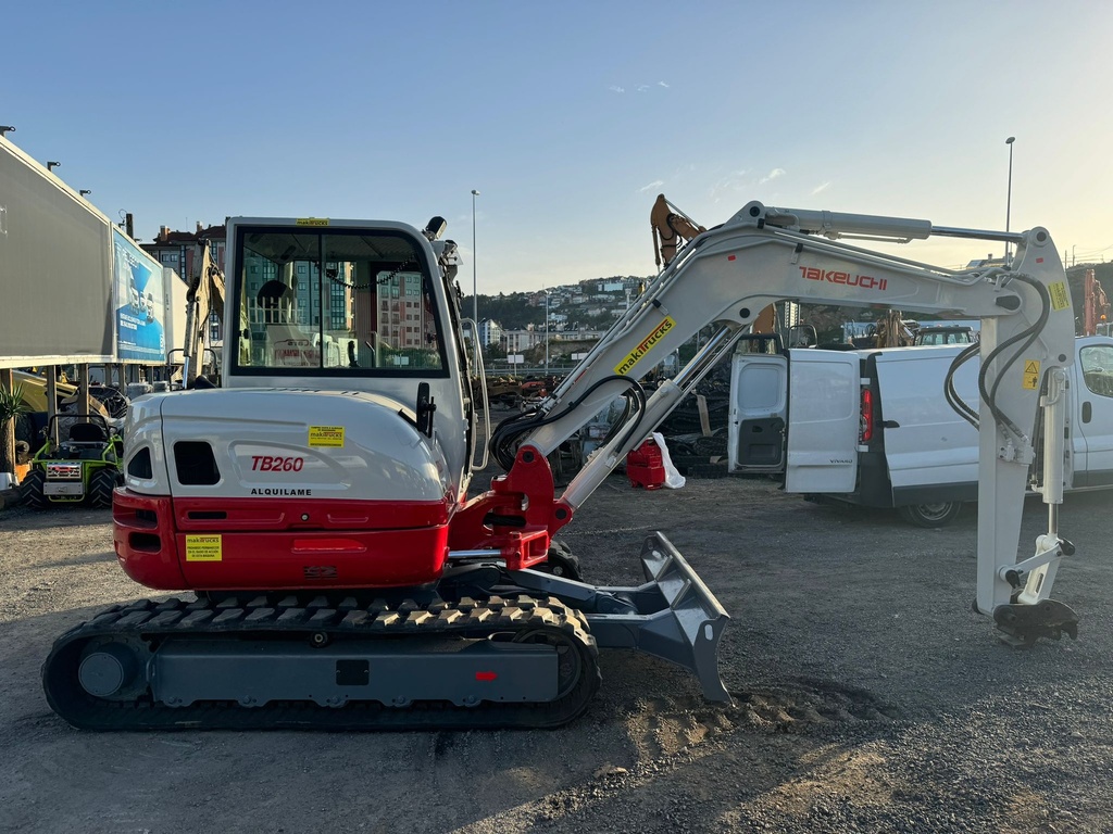 Takeuchi tb260, año 2015