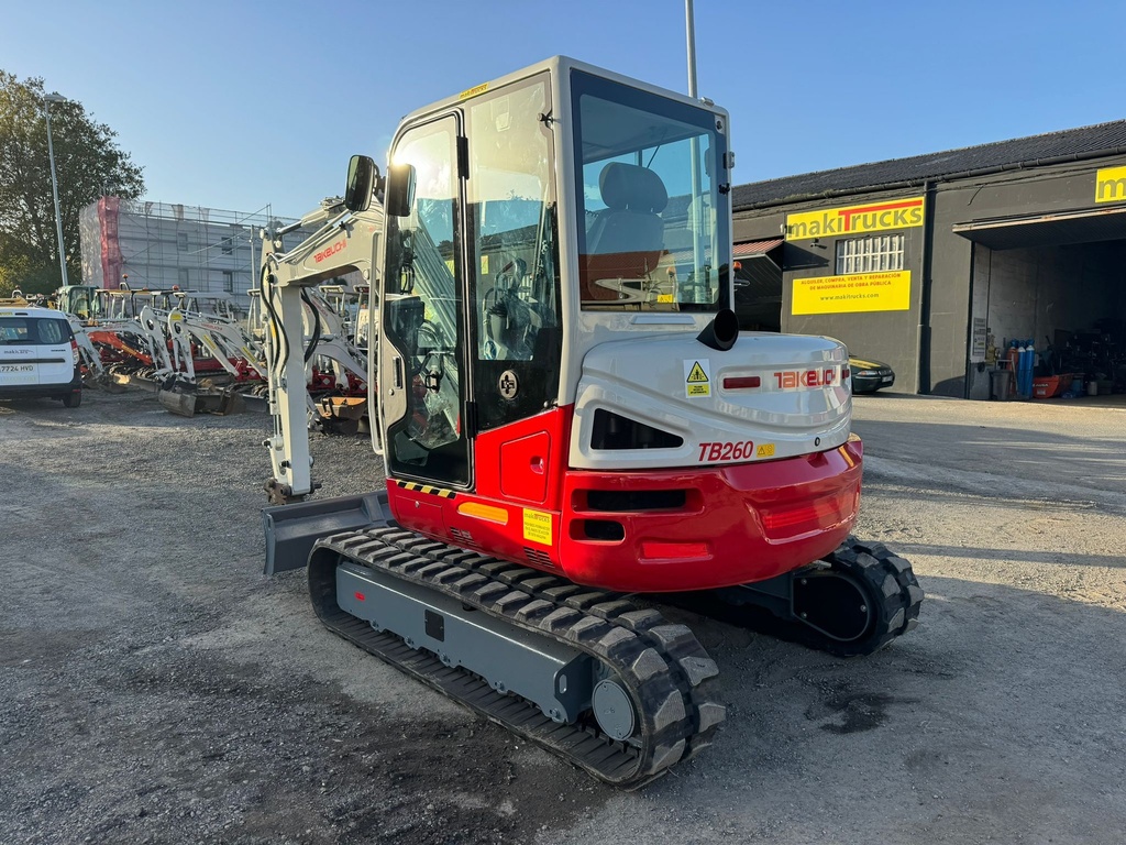 Takeuchi tb260, año 2015