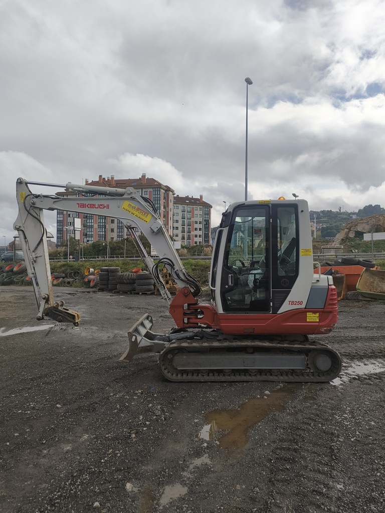 TAKEUCHI TB250, 2013