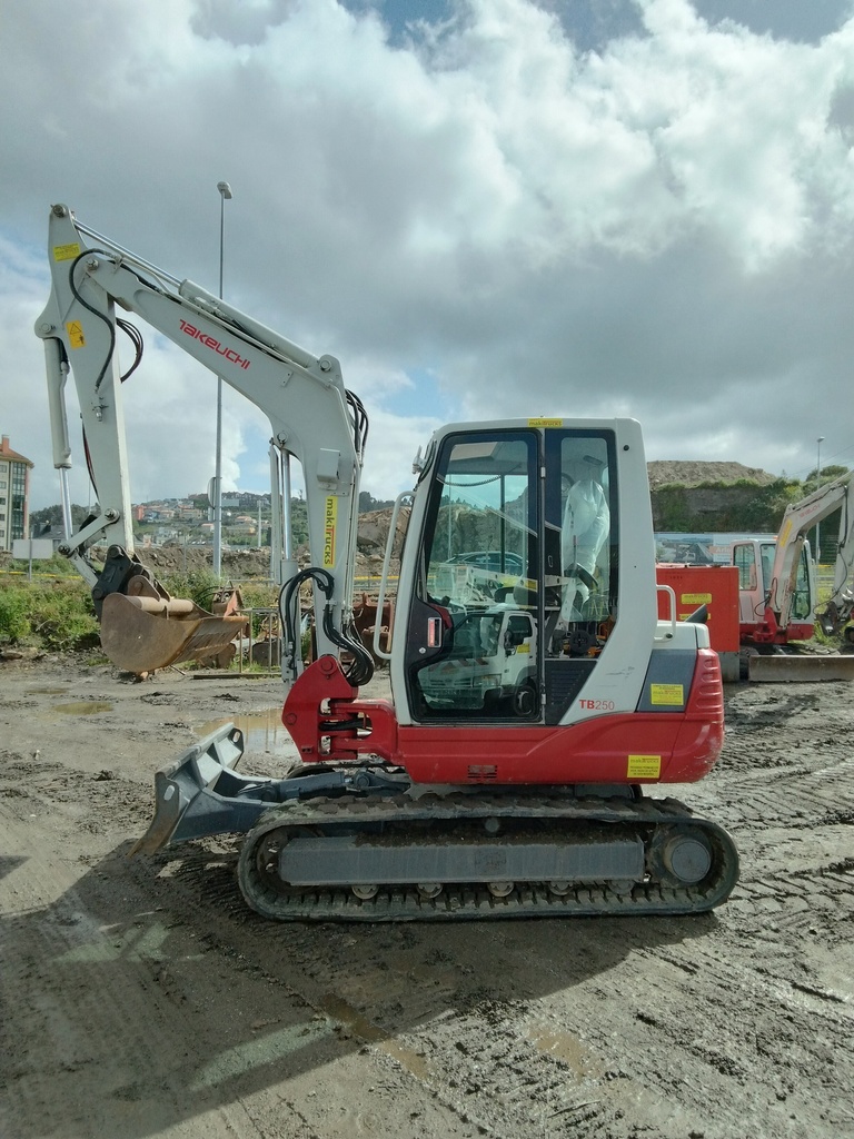 TAKEUCHI TB250, 2014